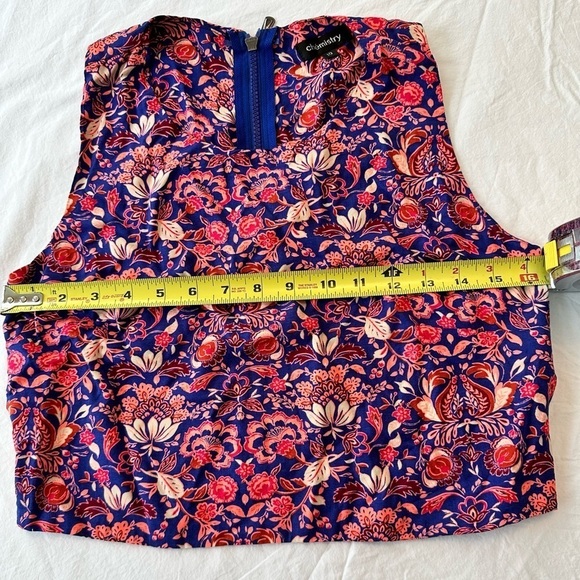 🎉Awesome floral zip up crop top with cut outs on back. Women’s US Size 6 - Picture 1 of 6
